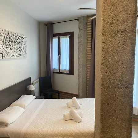 艾莫斯卡酒店 招待所 3*